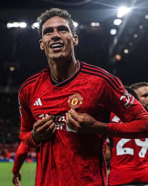 TA：曼联将4100万欧+浮动签瓦拉内 合同4+1